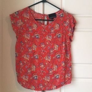 Light and flowy floral top!